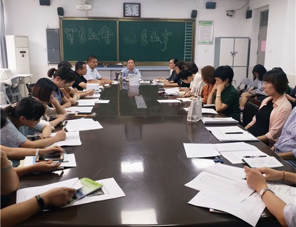 初三教师会议照片_副本.jpg