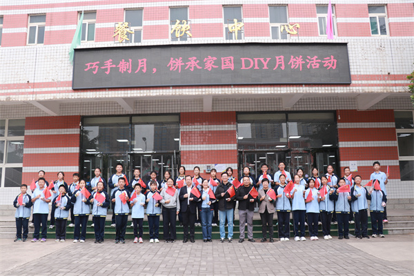 月圆校园 礼赞祖国||我校师生共绘双节暖心画卷